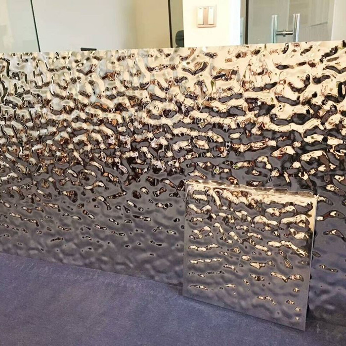 具有波纹纹理的金属装饰板展示